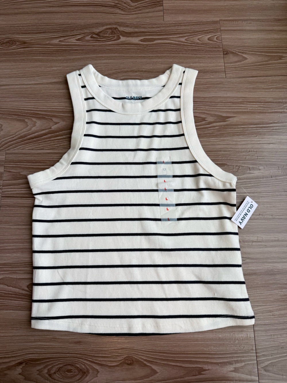 Old Navy Cropped Snug Fit Tank Top – NWT – Size Large